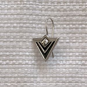 SILPADA STERLING SILVER ICONIC LOGO DESIGN SINGLE EARRING